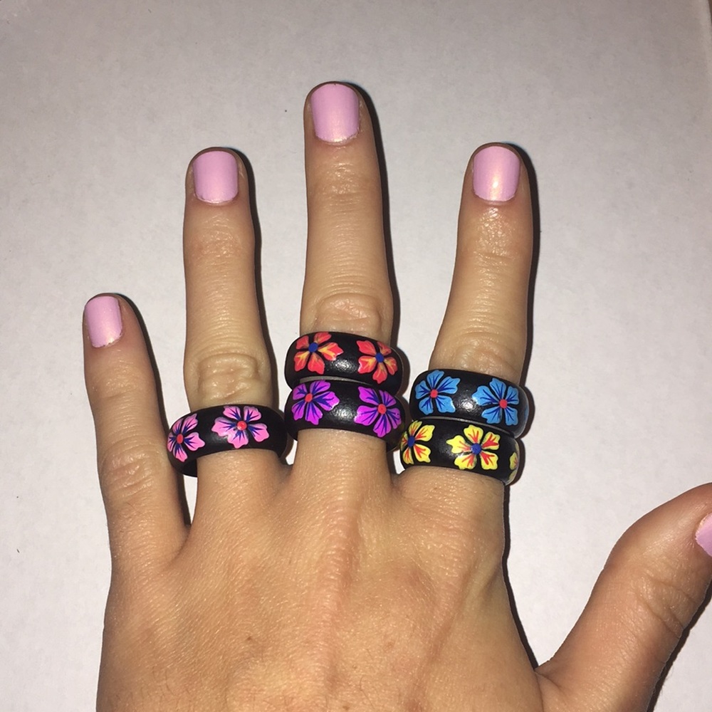 Pack of 20 Wooden Hand Painted Flower Rings